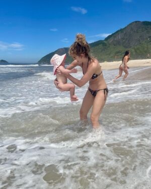 Esther Acebo Instagram - Nunca he ceLebrado San VaLentín, pero si tuviera q hacerLo, sería así 💕
Recreo