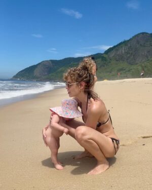 Esther Acebo Instagram - Nunca he ceLebrado San VaLentín, pero si tuviera q hacerLo, sería así 💕
Recreo