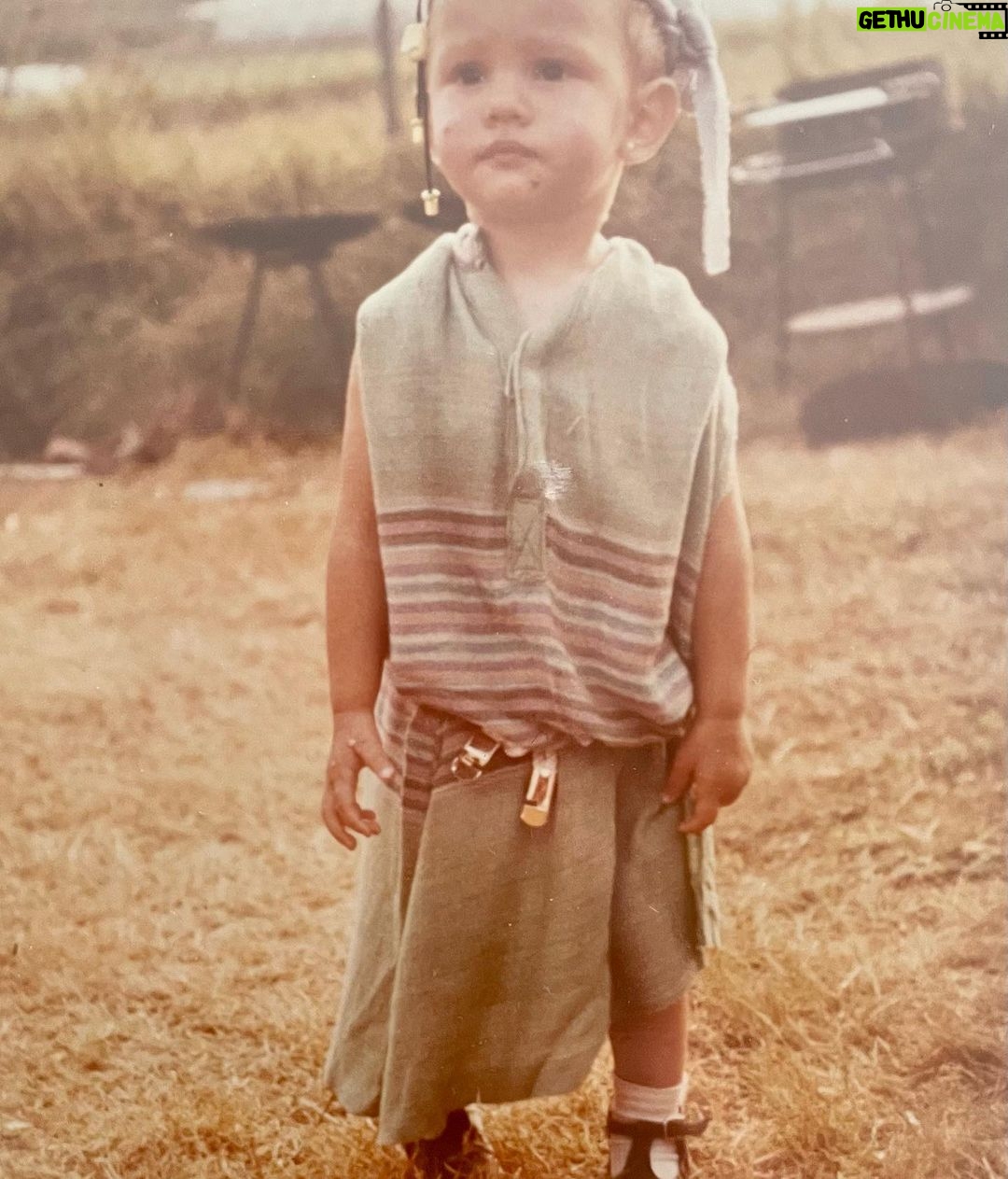Esther Acebo Instagram - Tú aún no lo sabes, pero vas a vivir cosas increíbles… y un día tendrás contigO una enana muy parecida a ti.. venga, Lánzate!! Happy birthday to me!!! y feLiz Día InternacionaL de Las paLomitas 🍿