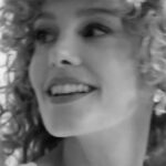 Esther Acebo Instagram - Tras pasar media infancia cepillando mi pelo y avergonzándome de ser diferente, un día aprendí que aquello que te diferencia, también puede hacerte especiaL ☺️🥰 #curllegacy #kerastasespain #manifestyourgreatness