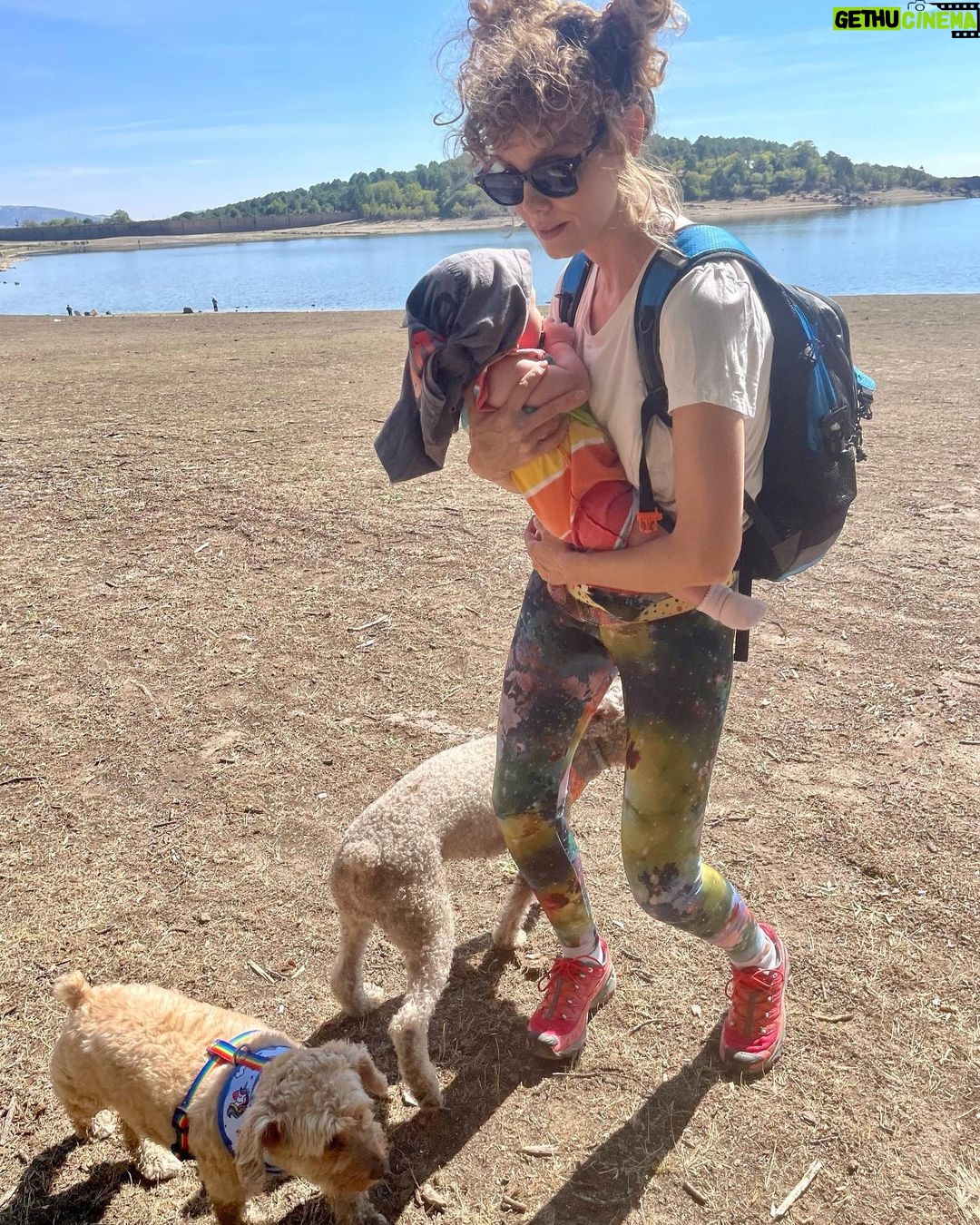 Esther Acebo Instagram - 🌻 Hemos hecho una ruta de aproximadamente 300 metros