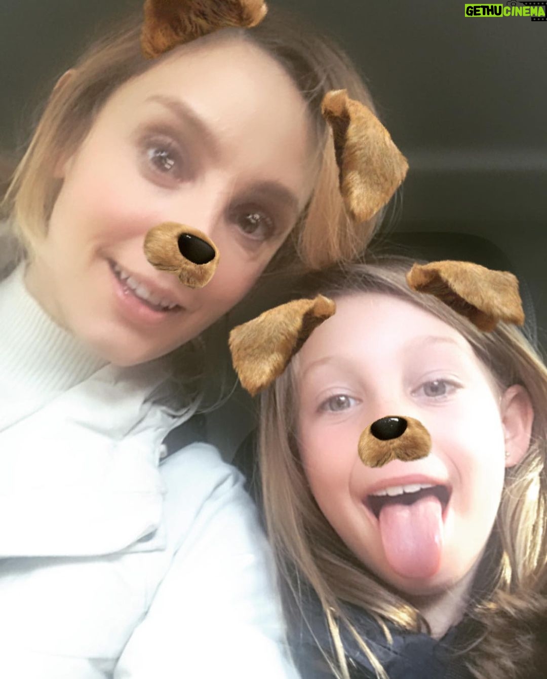 Esther Acebo Instagram - Hubo MUCHAS risas en rodaje, pero qué tensión en eL cine, oye… #JAULA #elenaAnaya