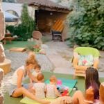 Esther Acebo Instagram - PiLas cargadas tras un finde maraviLLa!! 🏡 Amig@s, risas, charLa, barbacoa, juegos, baños, perretes, bebés, confidencias, más risas, más barbacoa, más baños.. Gracias @lacasonadeltiopedro por La acogida y por permitirnos disfrutar con amigos y famiLia SiN EXCEPCiONES de cachorros humanos o perrunos. Así DA GUSTO!!! ♥️ • 🎥 @velero_forquilla 🙌🏻 @dopico92 @oribusquets @teresa_cuttoo @diego_martire #Leo #AzuL #SoL #Brisa #Django #Petra
