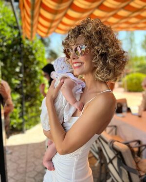 Esther Acebo Instagram - Creo que mi mayor virtud es tener la capacidad de juntar personas maravillosas y generar momentos increíbles!!
Y eso es lo que sucedió ayer…
FamiLia, amiguis..
GRACiAS a todos por ser y por estar.
Os quiero! Os queremos!! ☀️💕
•
Espacio bonito cortesía de @swimmy_es s 
y Decoración espectacular con @globomur_madrid