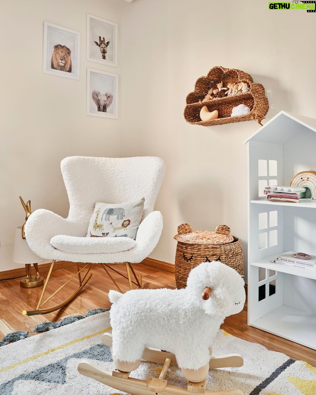 Esther Acebo Instagram - HOME 🏠 Gracias @westwing_es por ayudarme a crear ViLLARiZOS con tanto gusto y cariño. Nos encanta!! 💕 Durante 4 días puedes ver nuestro hogar y cómo Lo decoramos (mira mis stories)