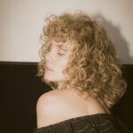 Esther Acebo Instagram - Tengo una contractura en La espaLda y me dueLe cuando hago así 🥹
