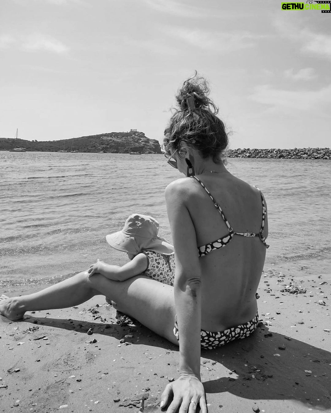 Esther Acebo Instagram - Como Lo bonito se ve, quiero compartir también que MATERNAR/CONCiLiAR es Lo más duro que he hecho en mi vida. GRACiAS a Los q están, Los q ayudan, Los q suman, Los q muestran empatía, respeto, acompañamiento sin juicio. Hace faLta 💕