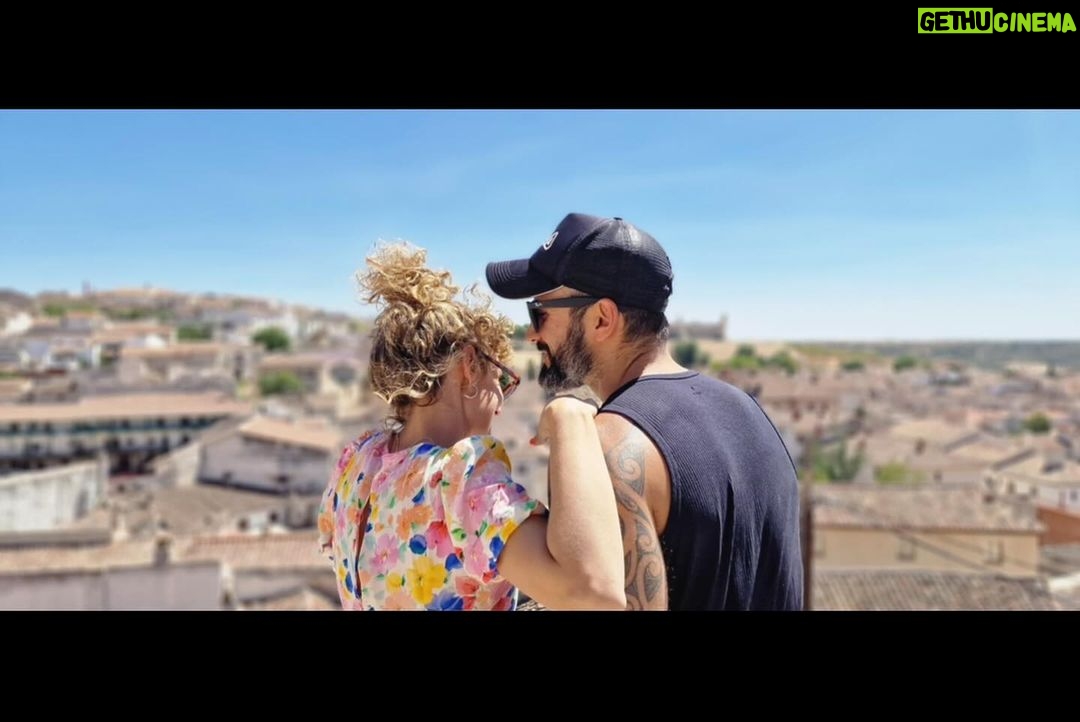 Esther Acebo Instagram - Dudar, viajar, cuidar, reír, llorar, creer, crecer, aceptar, trabajar, parar, volver a viajar, a cuidar, a reír, a llorar. Aprender. Gracias 2023 💕