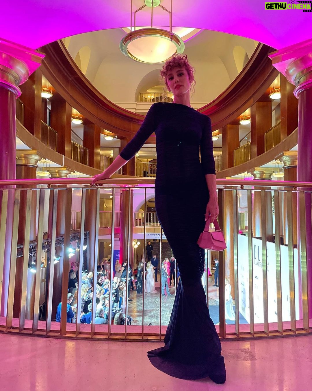 Esther Acebo Instagram - iNVESTiGACiÓN y ESPERANZA son Los conceptos que rescato de ayer en #ellecancerball Muchísimas gracias @elle_spain por contar conmigo para un evento tan importante y enhorabuena por hacerLo tan bonito y especiaL 💕