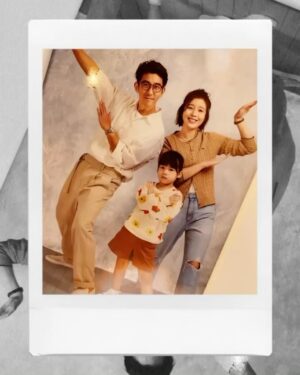 Esther Liu Instagram - #此時此刻
#一家之主
其實家就是家，只要互相互補就好

想念這家裡面吵鬧又平淡的日常

謝謝大家這麼喜歡，我也好喜歡💕

@atthemoment.official