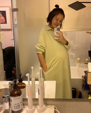 Esther Liu Instagram - #此時此刻
#一家之主
其實家就是家，只要互相互補就好

想念這家裡面吵鬧又平淡的日常

謝謝大家這麼喜歡，我也好喜歡💕

@atthemoment.official