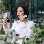 Esther Liu Instagram - 偷到了半天休假✨ 自己跑出去溜達🏃‍♀️ 沒有化妝師幫忙😅 簡單就可以了啦✌🏻 #鑽石霜 #好方便 #頂超生技 #G水晶高光鑽石霜 ＃點二推三提亮 #妝養合一#輕便攜帶#網美肌膚 商品連結 https://shop.top-superwoman.com.tw/product/details?product_id=77