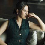 Esther Liu Instagram - 在訪問的時候 記者問到了關於 #莎莉 的身體跟聲音的表演變化 看完的粉絲寫了好多分享給我 覺得很感動 在努力的路上常常因為看不到結果 會感到無力 但真的 那些努力都會賦予意義 感謝每個給我力量的人們與善意 Thank you Makeup: @karenchang_makeup Hairstyle: @nelsonkuo_zoom Stylish: @charliebubblecat 👗: @balmain 💎: @redwoodjewellry 📷: @yuweiiv