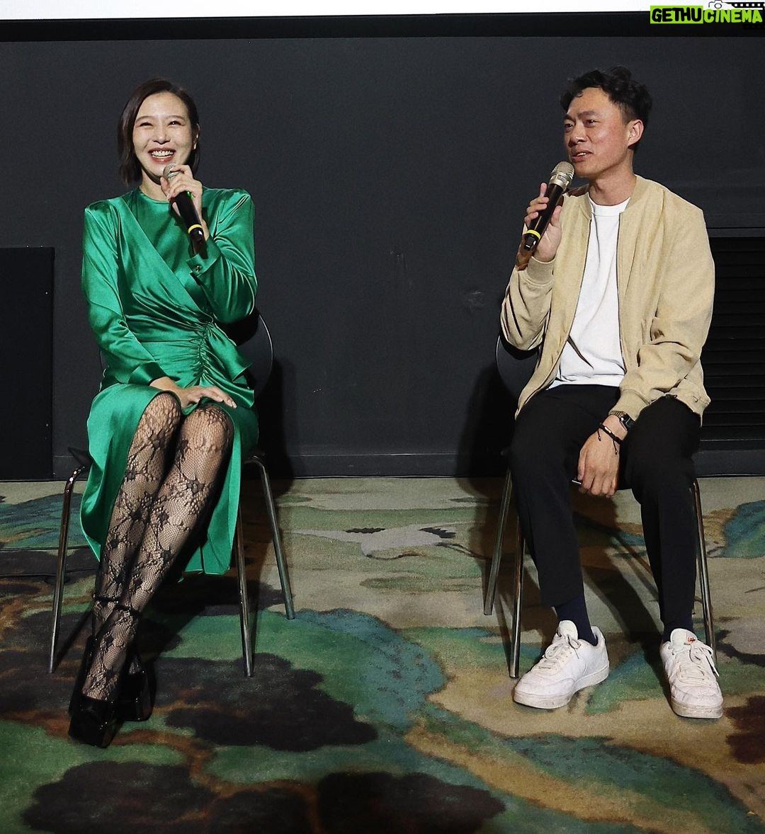 Esther Liu Instagram - 第一次在大螢幕看到 @sallilovestory 第一場面對面的映後QA 好多好多感動 大家的反應都好真誠熱烈 謝謝你們喜歡 #莎莉 你們的愛讓我好漂亮喔😂 (漂亮到放好幾張照🙈) 感謝團隊 Makeup: @karenchang_makeup Hairstyle: @nelsonkuo_zoom 👗:@sandroparis Stylish: @charliebubblecat 📷: @yuweiiv 謝謝你們讓我看不出來才剛下飛機🫶🏻