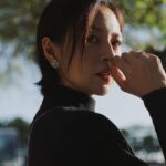Esther Liu Instagram - 原以為到達了遠方 卻因為角色去到了更遠的地方 原以為角色有始有終 就在劇本的時空 卻因為角色無所適從 從胸口埋下了火種 要有勇敢 也有愛 謝謝莎莉帶我到達釜山 期待繼續前行 還有很多行程喔 感謝 #絕美胸腰臀比 美言 其實好窒息啊😂 終於可以好好大口呼吸了