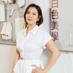 Esther Liu Instagram – 感謝厚愛啦~
在鑽石霜還沒有正式上市前
就已經讓我帶著趴趴走了
經 #業界知名過敏兒 我本人🙋♀️試用認證
有善保護過敏肌膚沒有刺激性
防曬效果極佳不油膩
手殘人也能輕鬆擁有自然光澤
智能校正因子能像鑽石一樣多焦變色
感謝邀請讓我可以成為品牌好友
這一天跟大家玩的很開心🫶🏻
#頂超生技 #IG水晶高光鑽石霜 #一點二推三提亮
#妝養合一 #輕便攜帶 #網美肌膚
商品連結https://lihico.com/FqPDt
Thank you
Makeup: @karenchang_makeup
Hairstyle: @fluxreel_queena
Stylish: @orangekai @limitsy3n
👗: @alexandermcqueen
👠: @manoloblahnik
💎: @tiffanyandco
📷: @hellohenryboy