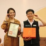 Esther Liu Instagram – 分享破框的心路歷程
其實不管在學習上或是職涯上
甚至是自己的人生
都是不會停止的一直跨越

很開心能來 @ysyct 分享生命經驗
很喜歡這樣可以回答大家問題的時間🫶🏻

Thank you
Makeup: @karenchang_makeup 
Hairstyle: @nelsonkuo_zoom 
Outfit :
 @sandroparis