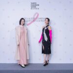 Esther Liu Instagram - 我想就是從 #粉紅絲帶 開始 粉色成為勇敢與溫暖的女性力量 謝謝 @esteelaudertw 與 @voguetaiwan 的邀請 跟姐妹在台北時裝週欣賞三位女設計師大秀 今天與拍雜誌時都穿到了董亭言老師的作品，又率性又溫柔很喜歡💕 #TimeToEndBreastCance #團結你我終結乳癌 #粉紅絲帶 #雅詩蘭黛 #PinkRibbon 感謝團隊 Makeup: @karenchang_makeup Hairstyle: @nelsonkuo_zoom