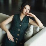 Esther Liu Instagram - 在訪問的時候 記者問到了關於 #莎莉 的身體跟聲音的表演變化 看完的粉絲寫了好多分享給我 覺得很感動 在努力的路上常常因為看不到結果 會感到無力 但真的 那些努力都會賦予意義 感謝每個給我力量的人們與善意 Thank you Makeup: @karenchang_makeup Hairstyle: @nelsonkuo_zoom Stylish: @charliebubblecat 👗: @balmain 💎: @redwoodjewellry 📷: @yuweiiv