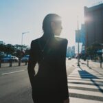Esther Liu Instagram - 原以為到達了遠方 卻因為角色去到了更遠的地方 原以為角色有始有終 就在劇本的時空 卻因為角色無所適從 從胸口埋下了火種 要有勇敢 也有愛 謝謝莎莉帶我到達釜山 期待繼續前行 還有很多行程喔 感謝 #絕美胸腰臀比 美言 其實好窒息啊😂 終於可以好好大口呼吸了