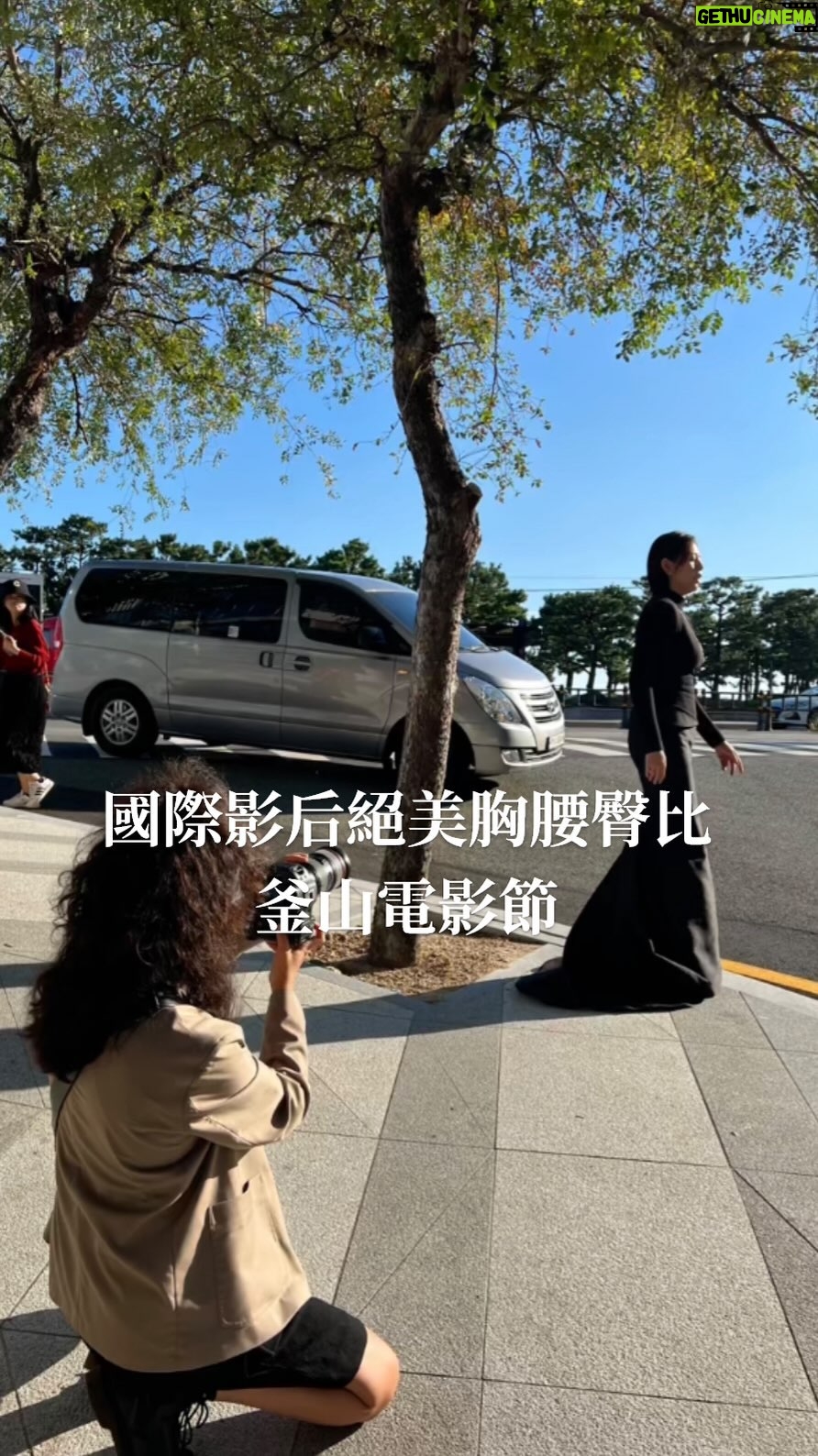 Esther Liu - 13K Likes - 。
窒息的胸腰臀比,
釜山國際電影節最美的風景。
Spirit l @esther88
Director l @lienchienhung
MUA | @karenchang_makeup
Hair l @uriel_zoom_hair
Style l @orangekai
Jewelry l @bulgari
Love l @1004_310728630
台灣電影《莎莉》入圍「亞洲之窗」單元。
@sallilovestory
.