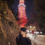 Esther Liu Instagram - 住在景點旁大概就是⋯ 這樣😅😂 一次收集到鐵塔🗼的 day&night 新的一年才過兩天 對於幸運深深有感 一切都有安排 我們就照著走吧 #小姐與流氓小旅行