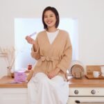 Esther Liu Instagram - 時間過的飛快 不知不覺已經到了2023年的尾聲 今年行程滿滿 跟團隊相處的時間應該超過……放空的時間😂 每當在工作的高壓狀態時 能犒賞大家 （與我自己) 的 就是吃好吃的東西😂 所以反而是在工作結束時最常有容易破戒的聚餐 這時就是要靠 #夜美孅酵素 #添加1000mg膠原蛋白 #四大分解酵素 在睡前泡溫水喝一包 代謝+美妍雙效合一 讓我非常 「心安理得 」的入睡😂😂😂 不用擔心隔天起床認不得我自己 調節生理機能, 有感代謝 ! 讓我一年的每一天都有好的狀態 ! 2024年也請多多照顧囉🫶🫶🫶🫶 屈臣氏 /https://pse.is /5ctavc