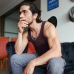 Etienne Bobenrieth Instagram – Estado post entrenamiento! Buenas tardes a todas y todos !!!! Vieron el LIVE de anoche!!!!! Estuvimos hasta con @luisjaraoficial que me cantó el.feliz cumpleaños y yo canté Whitney Houston!!!! Véalo!!!!!😁😆😄😉😷🤎💜🤟🏻👌🏼💥💫🎉🍺🍺