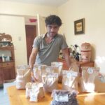 Etienne Bobenrieth Instagram - Acá el manso dato pa la cuarentena y con mirada sexy!!!!! @lasiembragranel !!!! Puras cosas ricas, sanitas y delivery a tu hogarsssss. #quedateencasa @manuelami @franciscoperezbannen