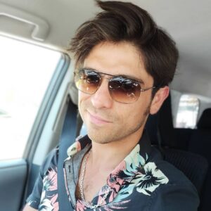 Etienne Bobenrieth Instagram - Te sonrío coqueto, marzo. Aunque no esté fácil. Un consejo humilde: sigan sus convicciones. Buen día a todas y todos! 🤟🏼😇💜🌈🇨🇱🕺🏻🙏