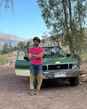 Etienne Bobenrieth Instagram - Y así empieza nuestra aventura, la aventura de #loscarsongs junto a mi compa @andresvelascoreyes. Acompañanos este verano, Todos los sábados a las 17:20 por las pantallas de mega. Visitaremos lugares emblemáticos y otros más escondidos, todos cargados de comida, paisajes aventuras y risas. Los esperamos!!!!!!