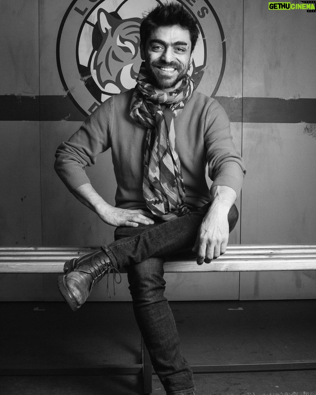 Etienne Bobenrieth Instagram - Retratos de nuestro querido #pobrenovio el gran actor @etiennebob para el especial de @reyesdeldrama de la obra de teatro “La Banca”, dirigida por @claudioarredondo . . . . . . #chileactores #teatro #chile #reyesdeldrama #portrair #photography #teatromori Centro Mori Vitacura