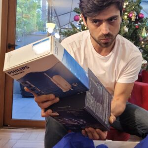 Etienne Bobenrieth Instagram - Philips me mandó dos increíbles regalos de navidad : Una afeitadora Series 9000 con tecnología Skin IQ que cuida la piel , y un cepillo de dientes eléctrico 6100 protective clean. Quieren conocer sus atributos? Ya que no se me cayeron,  vean mis próximas historias y/o métanse a la página !!!
@philips_chile 
#navidadphilips