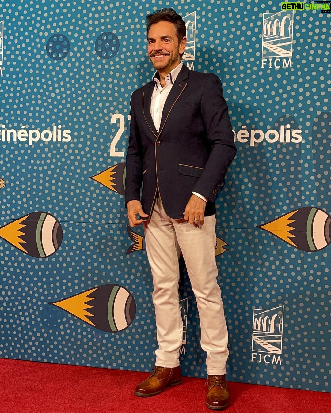 Eugenio Derbez Instagram - Presentando @radicalthemovie en el @ficm . GRACIAS MORELIA POR TANTO AMOR!!! / Happy to be back at @ficm presenting @radicalthemovie which opens in USA Nov. 3.