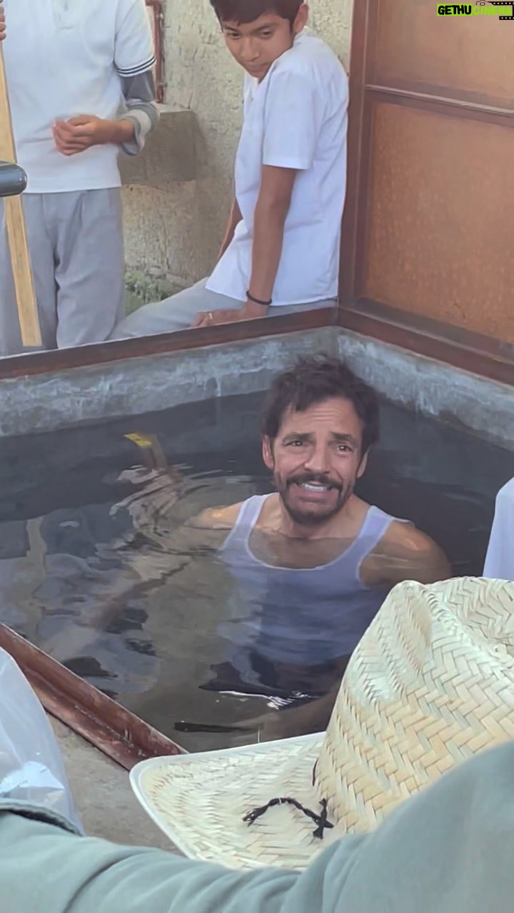 Eugenio Derbez Instagram - #bts #detrasdecamaras 🤣🤣🤣