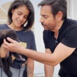 Eugenio Derbez Instagram - #bts Durante la filmación de @radicalthemovie, encontramos muchos perritos en situación de calle. Nos acompañaron durante toda la filmación y nos hicieron felices los días. Entre todo el crew, les llevábamos comida y destinamos un espacio para esterilizarlos. Muchos de ellos fueron adoptados y dejaron de vivir entre la basura para vivir con una familia. ❤️🐶 Sin duda fue un cambio radical en sus vidas.