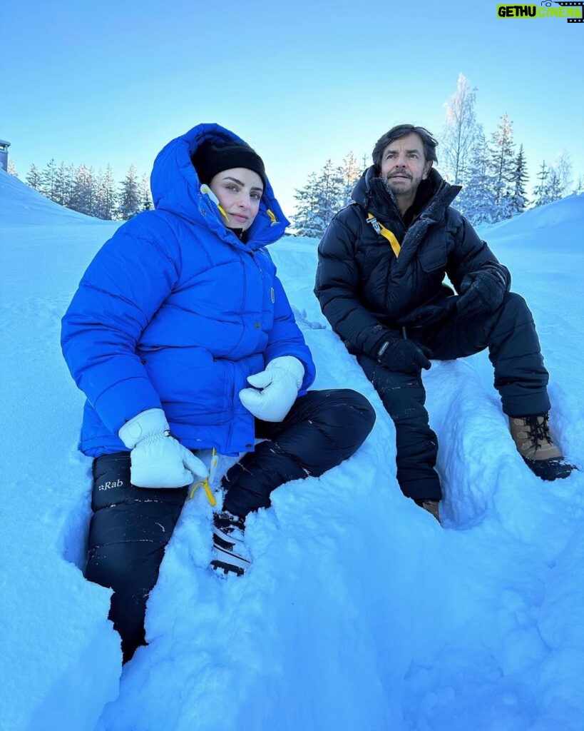 Eugenio Derbez Instagram - Photo Dump #deviajeconlosderbez #finland #tallin PD. A los mexicanos que me encontré en el Polo Norte y me pidieron una foto… aquí se las dejo 🙌🏻