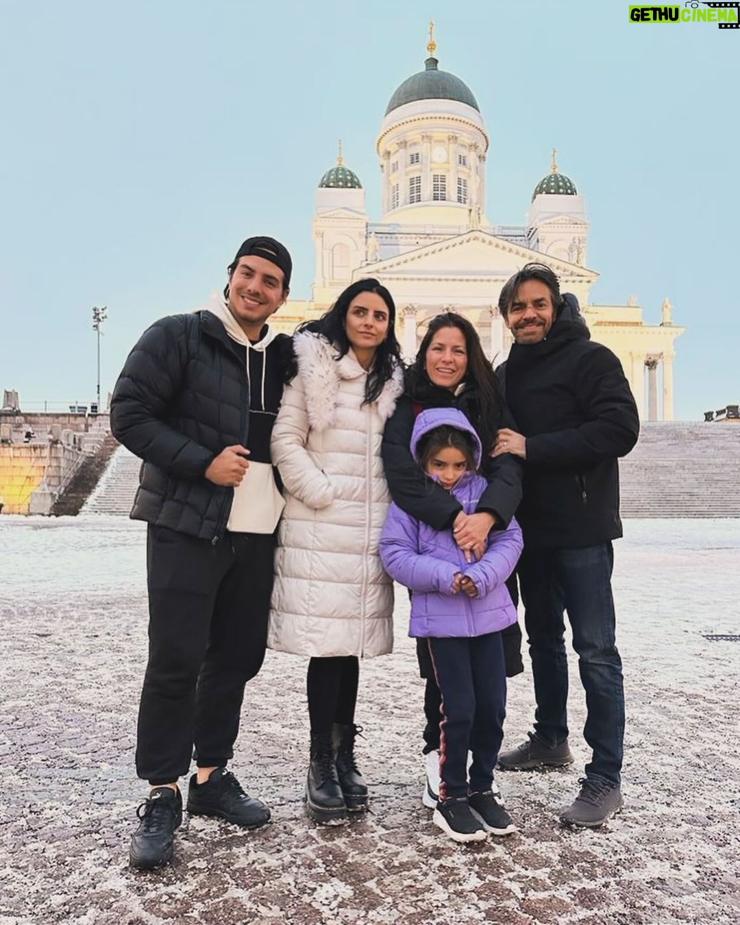 Eugenio Derbez - 258.8K Likes - Photo Dump #deviajeconlosderbez #finland #tallin
PD. A los mexicanos que me encontré en el Polo Norte y me pidieron una foto… aquí se las dejo 🙌🏻