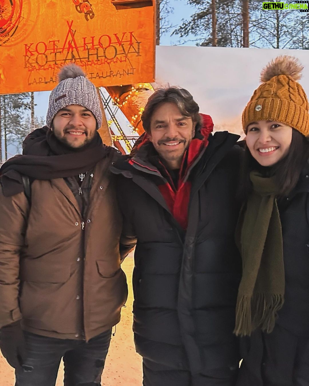 Eugenio Derbez - 258.8K Likes - Photo Dump #deviajeconlosderbez #finland #tallin
PD. A los mexicanos que me encontré en el Polo Norte y me pidieron una foto… aquí se las dejo 🙌🏻