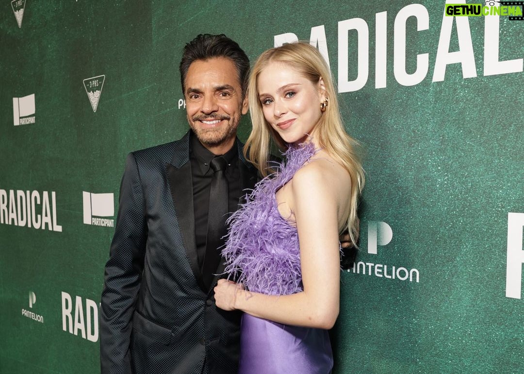 Eugenio Derbez Instagram - #aboutlastnight @radicalthemovie premiered in EUA. Excited to all of you can watch it this Nov 3rd in theaters.