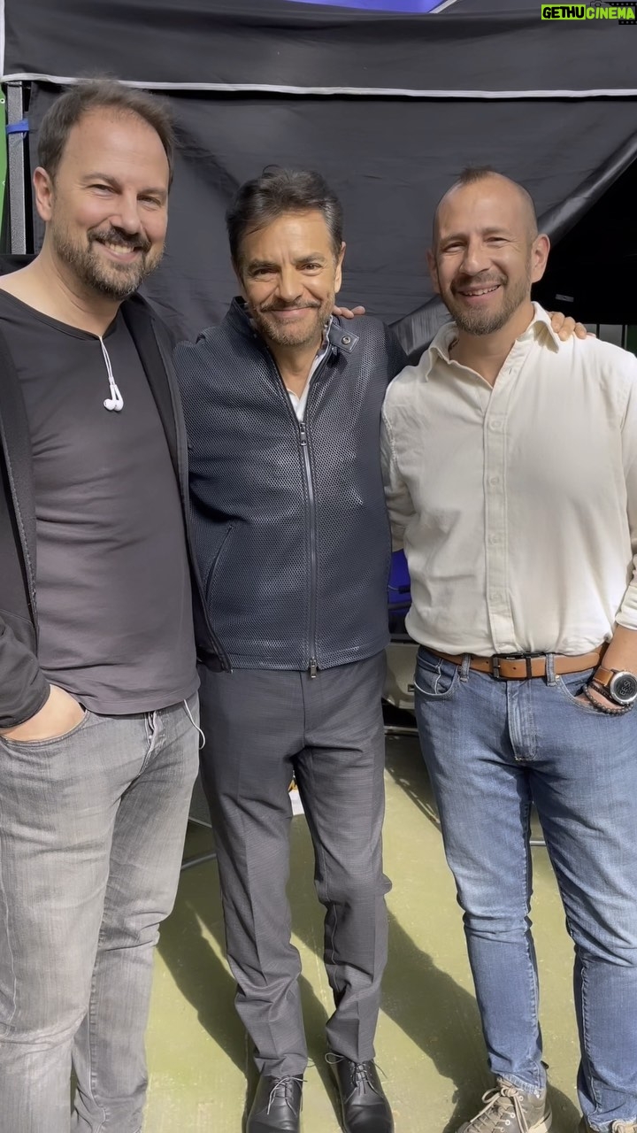 Eugenio Derbez Instagram - Gracias gracias gracias a todo el equipo de @visceral_pro encabezados por @williamsprod y @pablocalasso por el gran trabajo que hicieron en @radicalthemovie . Vayan a ver esta hermosa historia!!!