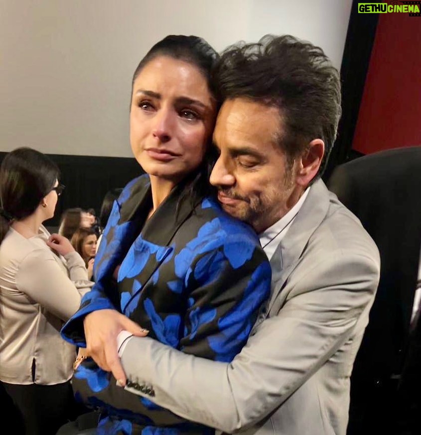 Eugenio Derbez Instagram - #premiere #radicalthemovie Me conmueve mucho ver la reacción de @aislinnderbez después de ver @radicalthemovie. Gracias hija por compartir conmigo este momento. Gracias por acompañarme a la premiere. Te amo!!!!