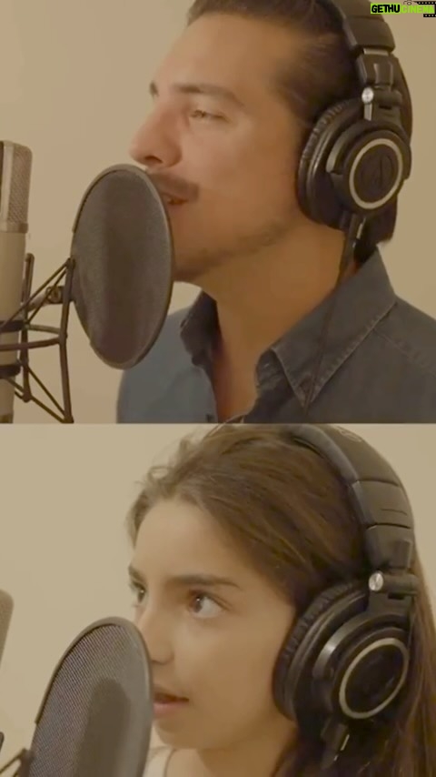 Eugenio Derbez Instagram - Jingle Bell Rock @jesseyjoy @jesseboy 🎸🥁🎹 @joy 🎤featuring 🎙️@aislinnderbez @alexrosaldo @vadhird @jose_eduardo92 @ederbez #Aitana Now available! / Ya disponible @deviajeconlosderbez @amazonmusicmx @primevideomx @amazonmusiclatin