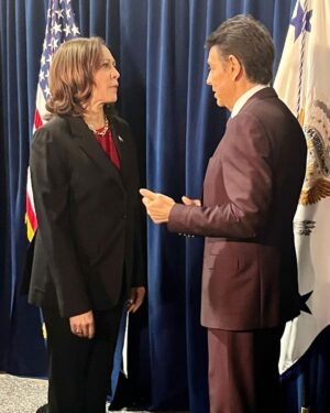 Eugenio Derbez Instagram - Since it's National Hispanic Heritage Month in the US, I travelled to Washington, D.C. to show the latino congressmen my newest film @radicalthemovie and engage in a reflection about education.

@kamalaharris @joebiden @participant 

Como en E.U.A. es el mes de la herencia hispana, viajé a Washington para presentarle a los congresistas latinos mi nueva película @radicalthemovie y reflexionar sobre el tema de la educación.