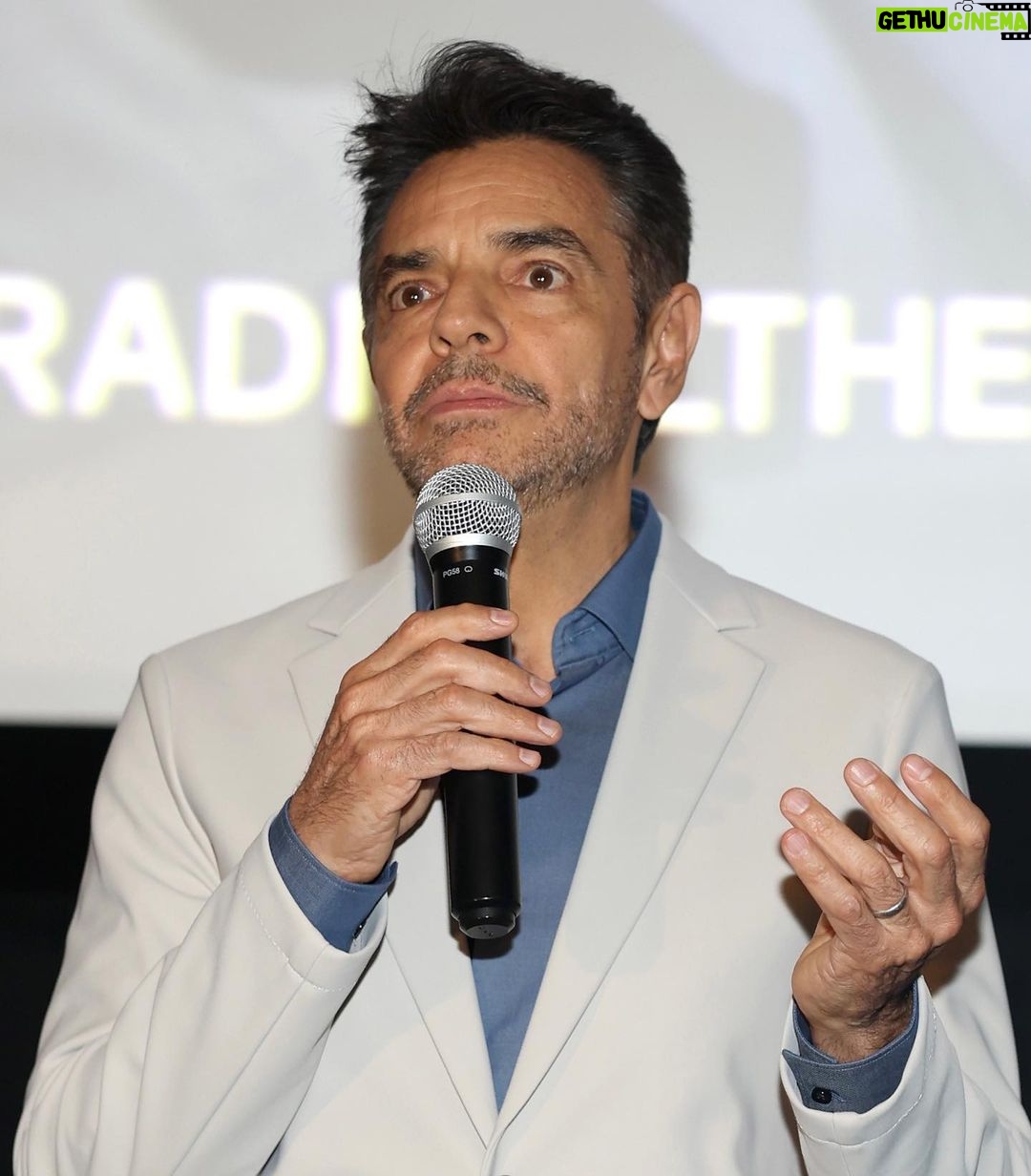 Eugenio Derbez Instagram - About last night. #screening @radicalthemovie πΏποΈ