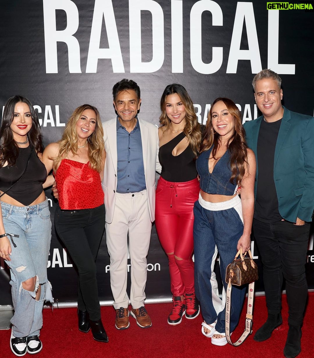 Eugenio Derbez Instagram - About last night. #screening @radicalthemovie πΏποΈ