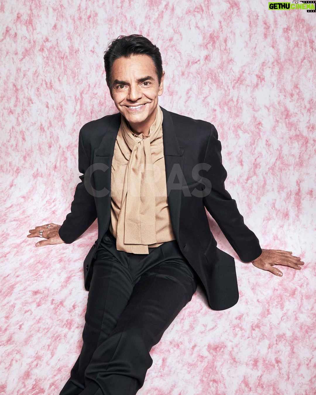 Eugenio Derbez Instagram - Gracias @carasmexico por la portada.