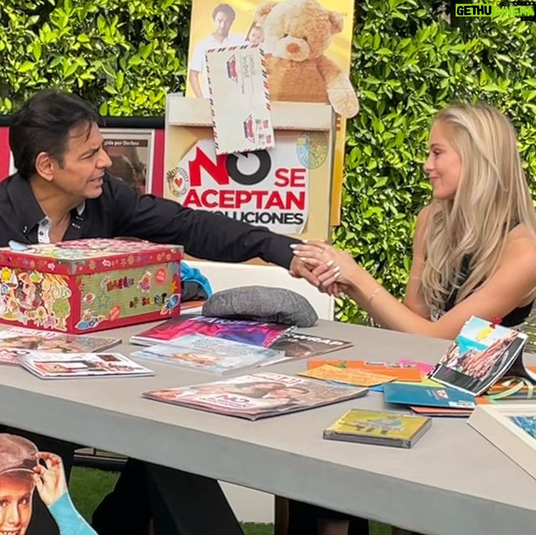 Eugenio Derbez - 0.9 Million Likes - Family plan for Sunday!!! It's #InstructionsNotIncluded 10th anniversary and to celebrate it we got together with the cast. Go watch it on @vix / Plan familiar para este domingo!!! #NoSeAceptanDevoluciones cumple 10 años y para celebrarlo hicimos una reunión con el elenco. Vayan a verlo a @vix . #sundayfunday #familysunday
