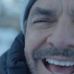 Eugenio Derbez Instagram - Les traigo un regalo, del viernes 15 al domingo 17 de diciembre, pueden ver en mi canal de YouTube 🎅🏻LINK EN BIO 🎅🏻 Totalmente GRATIS el primer episodio de la #NuevaTemporada de #DeViajeConLosDerbez. I got you guys a gift. From the 15th to the 17th of December, you can watch 🎅🏻totally FREE 🎅🏻on my YouTube channel, the first episode of the #NewSeason of #DeViajeConLosDerbez.