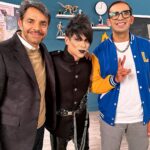 Eugenio Derbez Instagram - No sé si @elmacacoficial gane esta temporada de LOL… pero seguramente sí ganaría un concurso de disfraces en la Prepa 5 💀 Marzo 8 solo en @primevideomx #LOL6 // I don’t know if @elmacacoficial would win @lolmx_oficial but he sure would win the Halloween costume contest at Prepa 5 💀